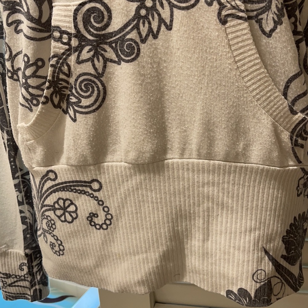 Hooded gray/white knit top - Picture 5 of 8